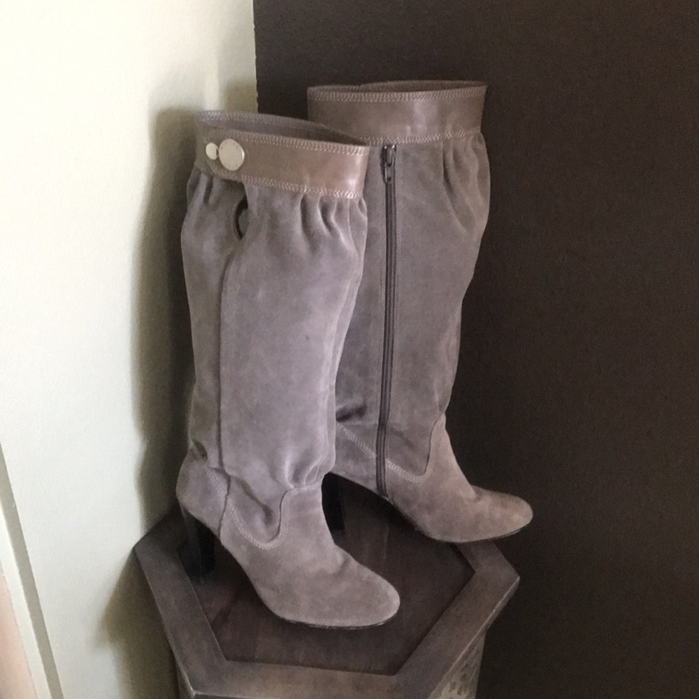 🛑 1 hour sale. Michael Kors, tall leather boots, gray